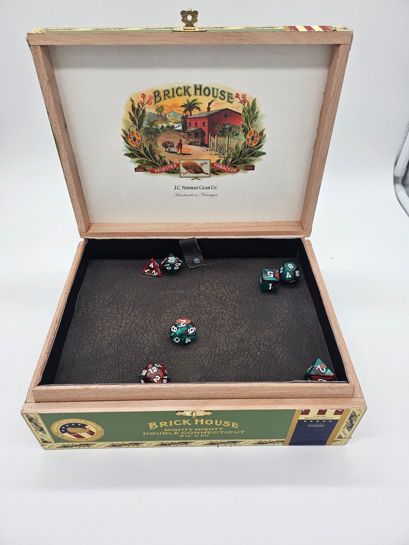 Cigar box dice roller (green)