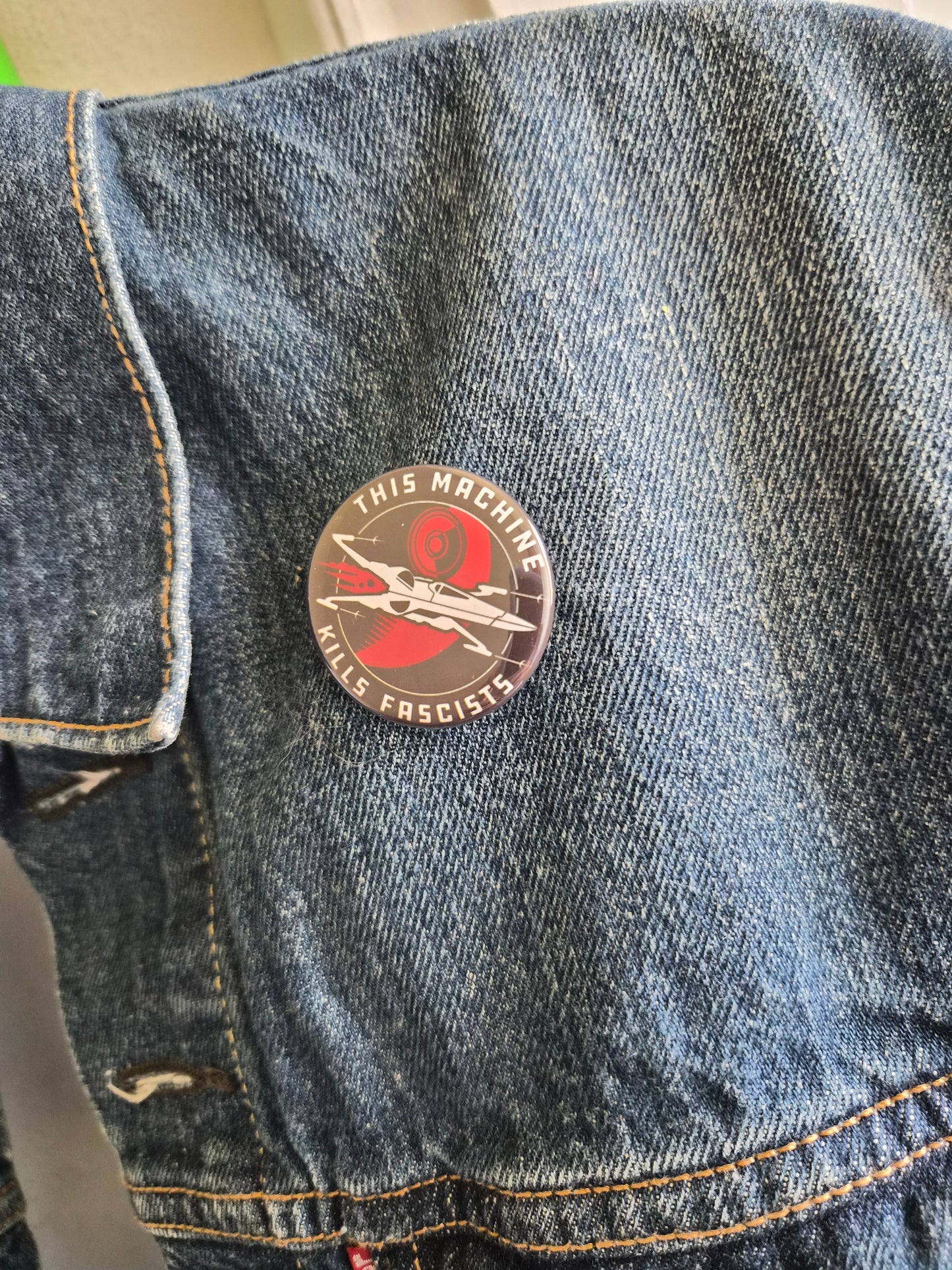 This machine kills fascists button